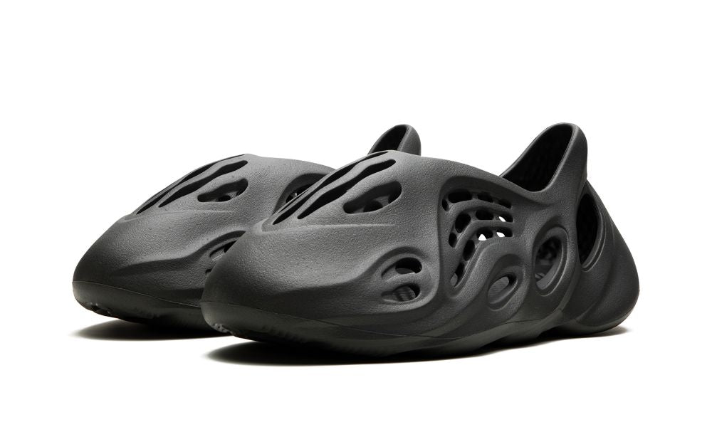 adidas Yeezy Foam RNR Carbon - OnSize